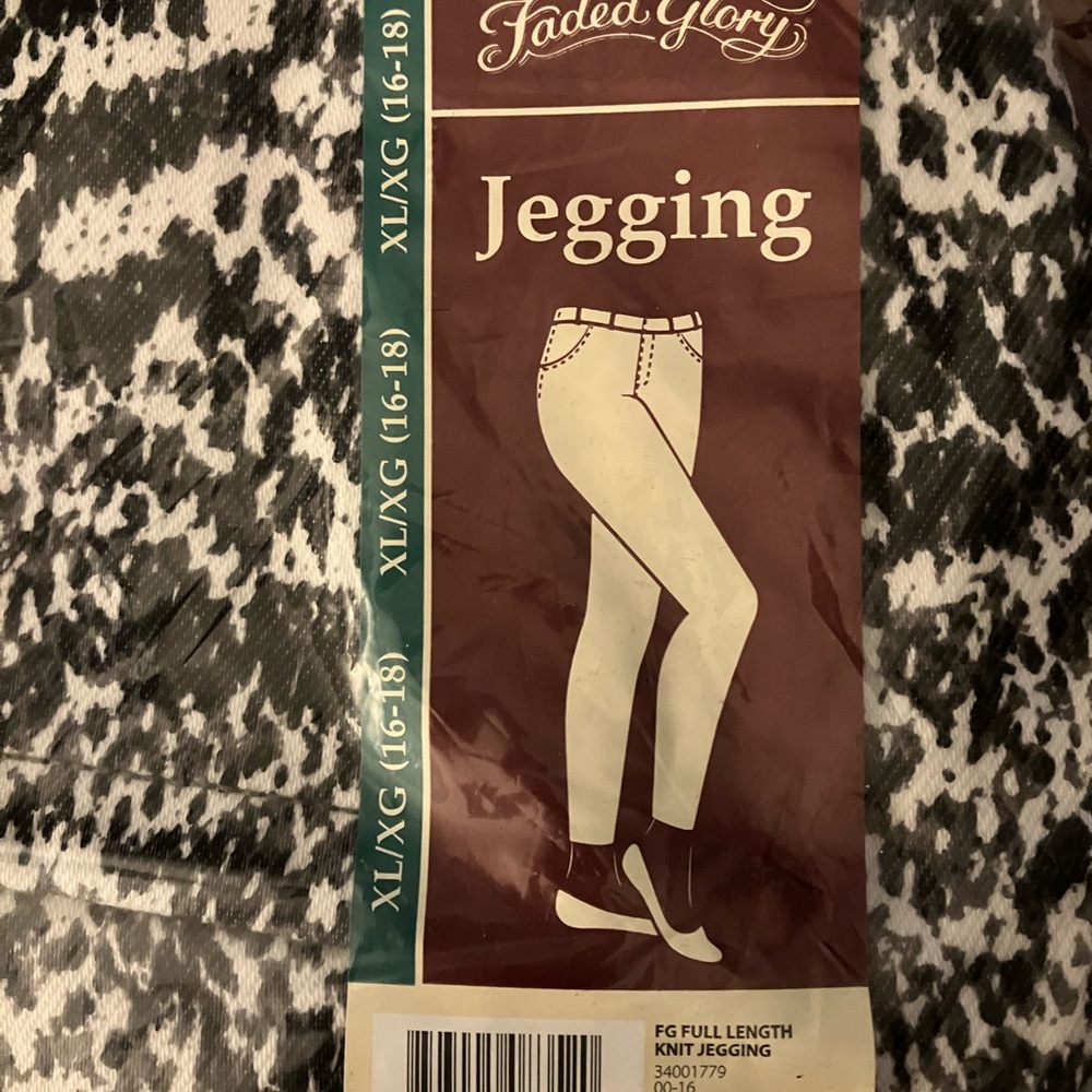NWT Ladies Faded Glory Full Ankle Length Abstract Black, Gray, and White Print - Picture 2 of 3